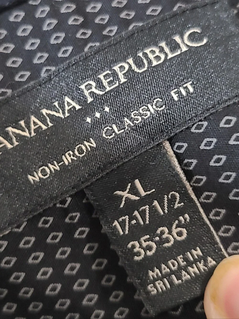 Banana Republic men's long sleeve Micro Pattern button-up shirt